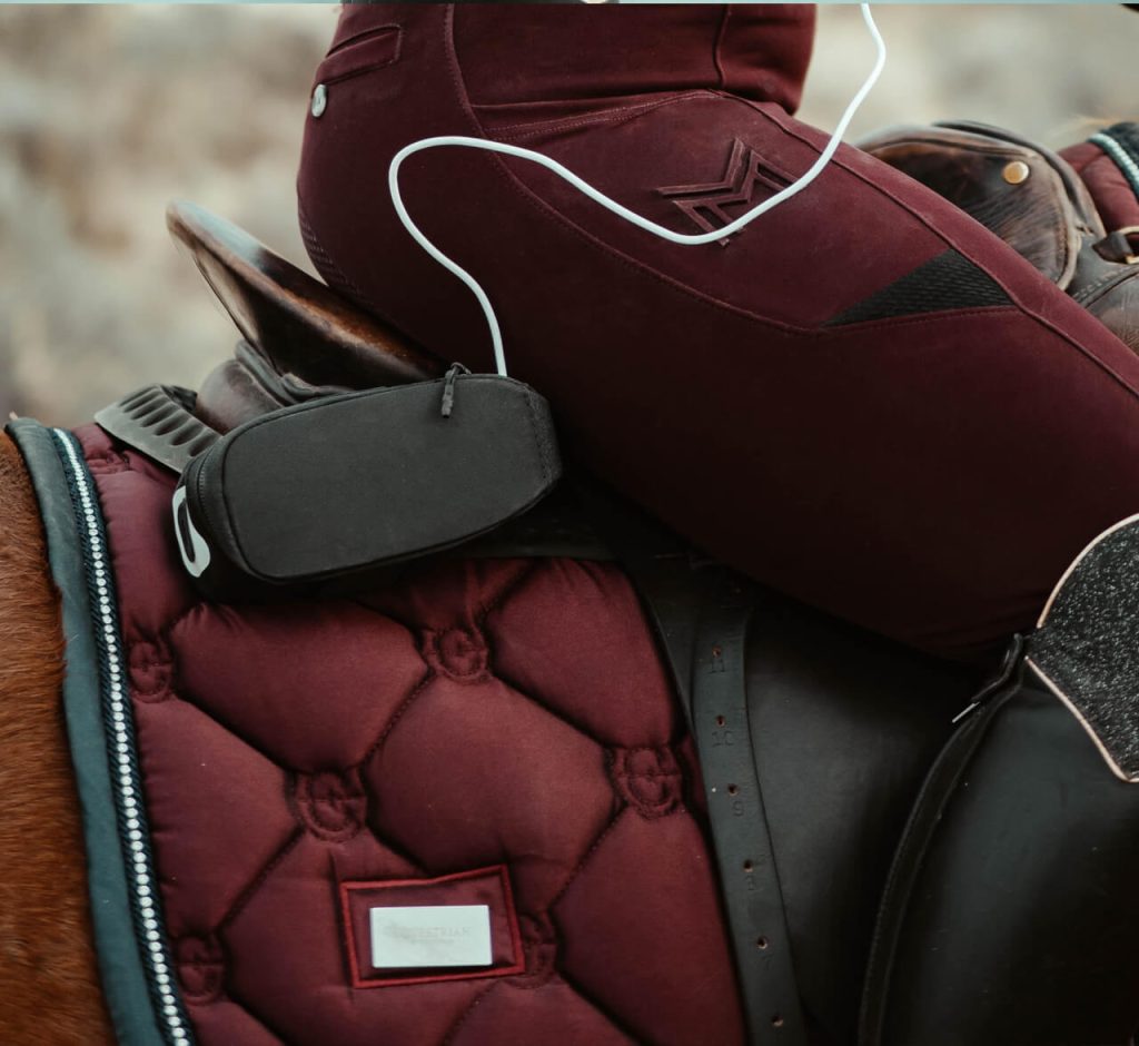 Horse saddle case while riding